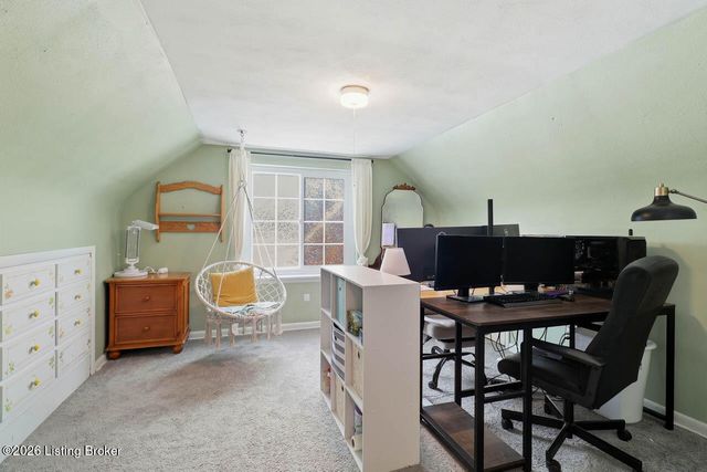 525 Fenwick Dr, New Albany, IN 47150