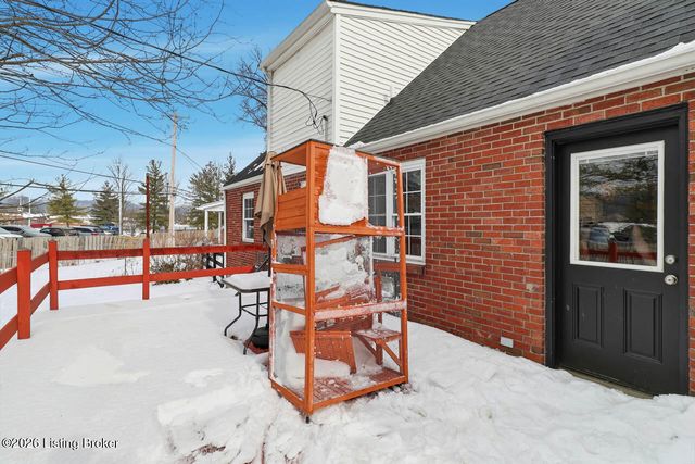 525 Fenwick Dr, New Albany, IN 47150