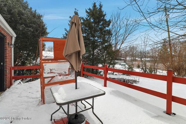 525 Fenwick Dr, New Albany, IN 47150