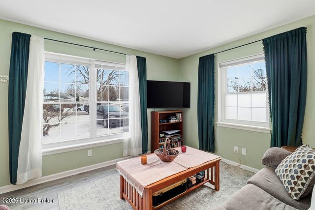 525 Fenwick Dr, New Albany, IN 47150