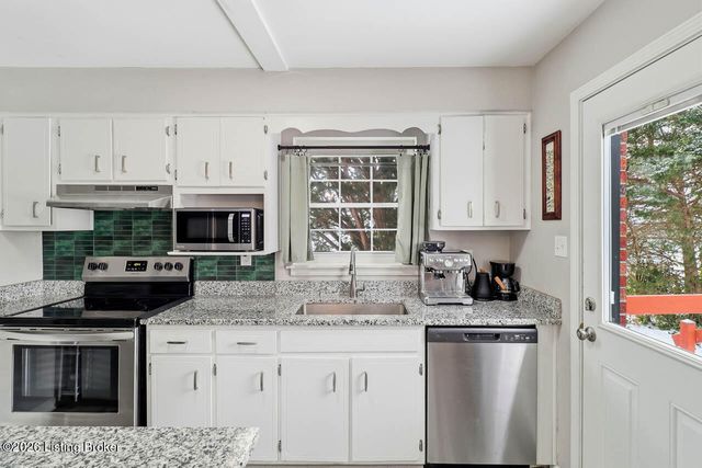 525 Fenwick Dr, New Albany, IN 47150