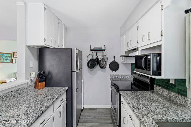 525 Fenwick Dr, New Albany, IN 47150