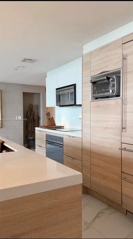 16385 Biscayne Blvd 3017-3018, North Miami Beach, FL 33160