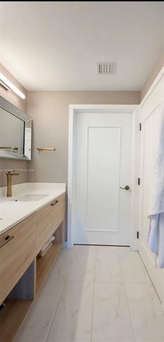 16385 Biscayne Blvd 3017-3018, North Miami Beach, FL 33160