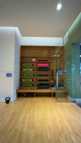 16385 Biscayne Blvd 3017-3018, North Miami Beach, FL 33160