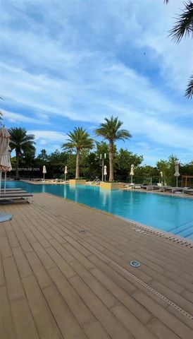 16385 Biscayne Blvd 3017-3018, North Miami Beach, FL 33160