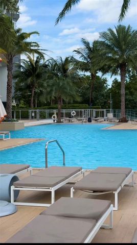 16385 Biscayne Blvd 3017-3018, North Miami Beach, FL 33160