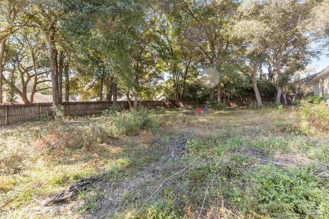 121 Claire Dr, Crestview, FL 32536