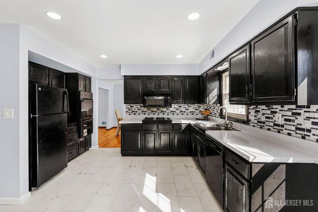 11 Gunpowder Drive, East Brunswick, NJ 08816