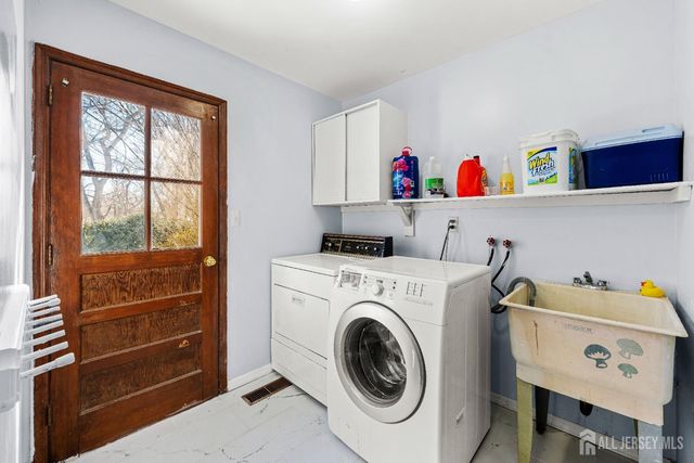 11 Gunpowder Drive, East Brunswick, NJ 08816