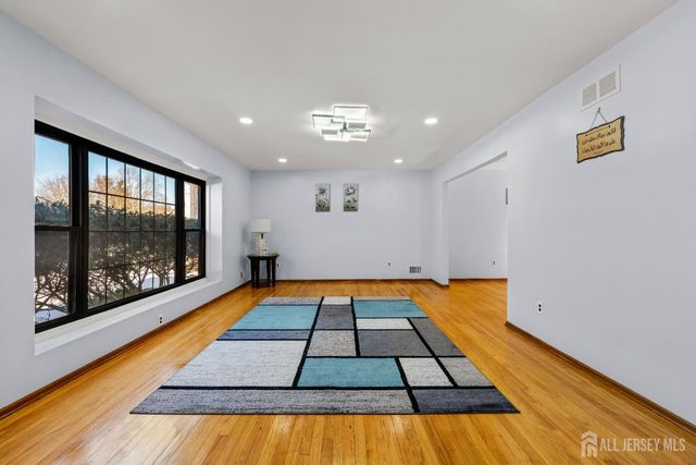 11 Gunpowder Drive, East Brunswick, NJ 08816