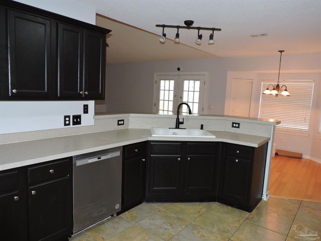 10931 Country Ostrich Dr, Pensacola, FL 32534