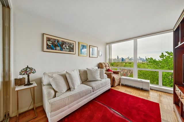 601 E 32nd Street 800, Chicago, IL 60616