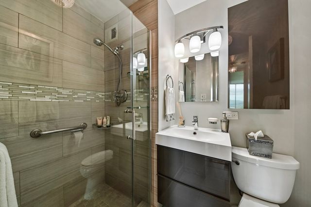 601 E 32nd Street 800, Chicago, IL 60616