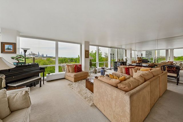 601 E 32nd Street 800, Chicago, IL 60616