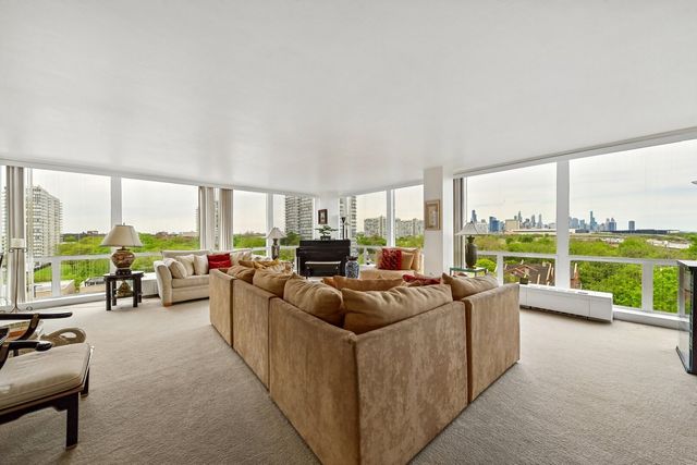 601 E 32nd Street 800, Chicago, IL 60616