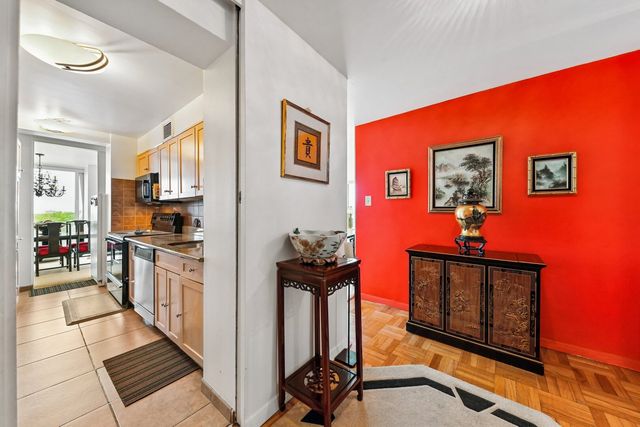 601 E 32nd Street 800, Chicago, IL 60616