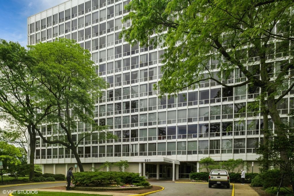 601 E 32nd Street 800, Chicago, IL 60616