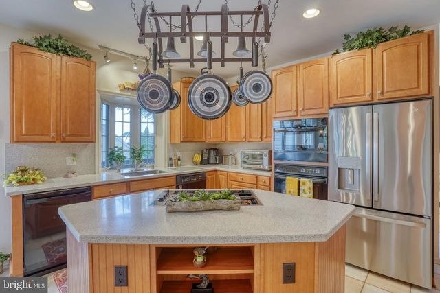 37 LYNAM LOOKOUT DR, Newark, DE 19702