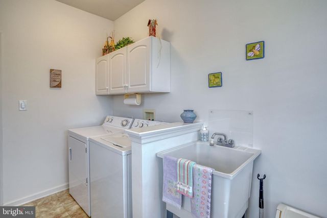 37 LYNAM LOOKOUT DR, Newark, DE 19702