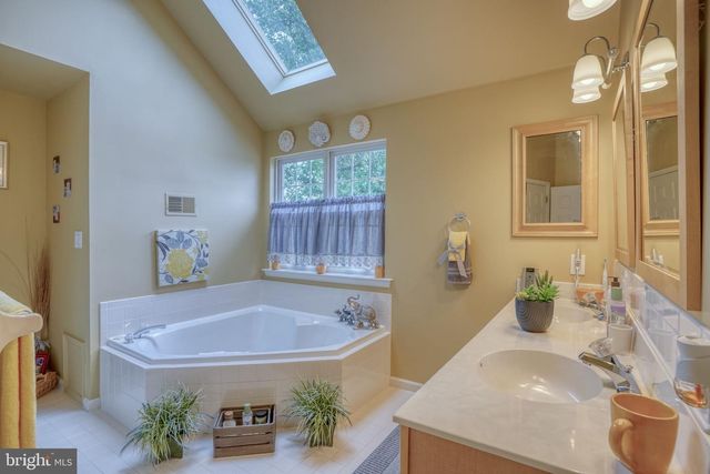 37 LYNAM LOOKOUT DR, Newark, DE 19702