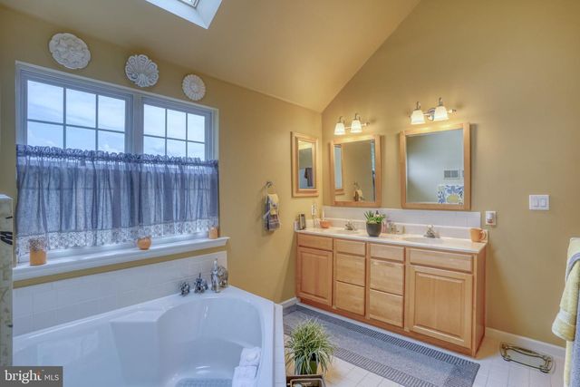 37 LYNAM LOOKOUT DR, Newark, DE 19702