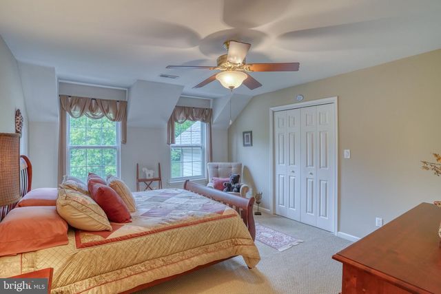 37 LYNAM LOOKOUT DR, Newark, DE 19702