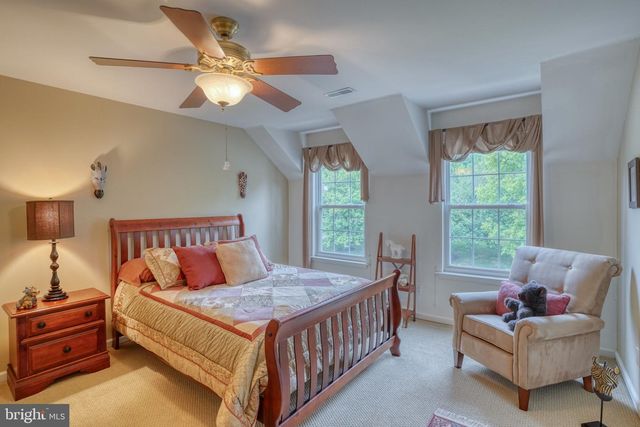 37 LYNAM LOOKOUT DR, Newark, DE 19702