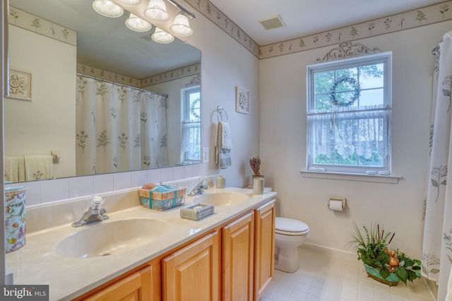 37 LYNAM LOOKOUT DR, Newark, DE 19702