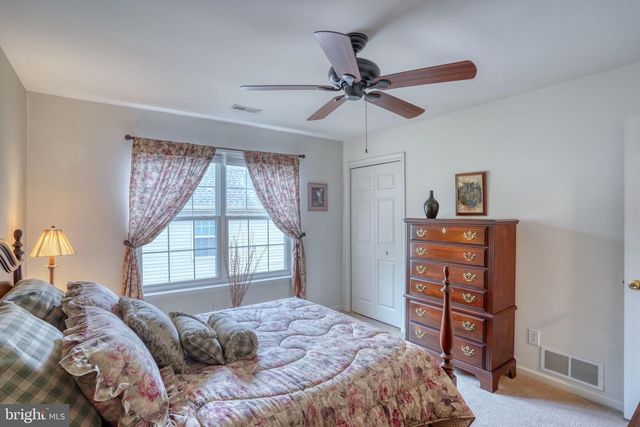 37 LYNAM LOOKOUT DR, Newark, DE 19702