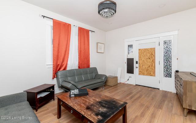 730 S 38th St, Louisville, KY 40211