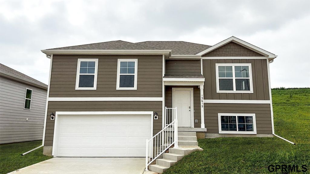 8820 S 185th Street, Omaha, NE 68136