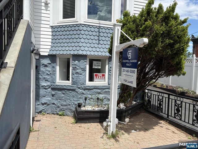 17 Hilliard Avenue Ground Floor, Edgewater, NJ 07020