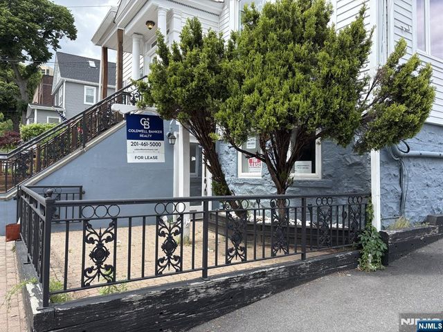 17 Hilliard Avenue Ground Floor, Edgewater, NJ 07020