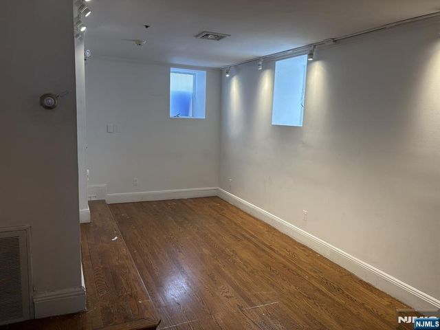 17 Hilliard Avenue Ground Floor, Edgewater, NJ 07020