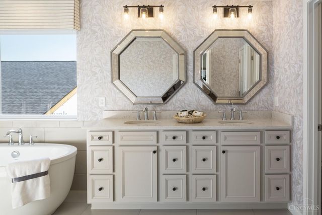 10010 Washington Glen Drive, Washington Twp, OH 45458