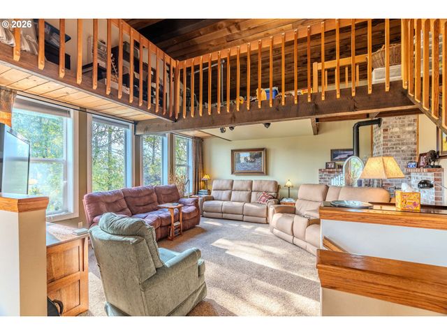 915 Se POUNDER Rd, Corbett, OR 97019