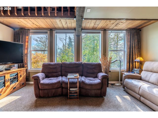 915 Se POUNDER Rd, Corbett, OR 97019