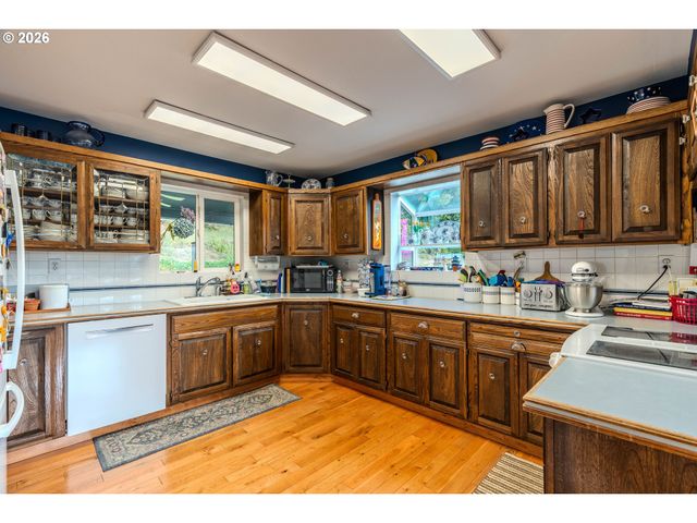 915 Se POUNDER Rd, Corbett, OR 97019