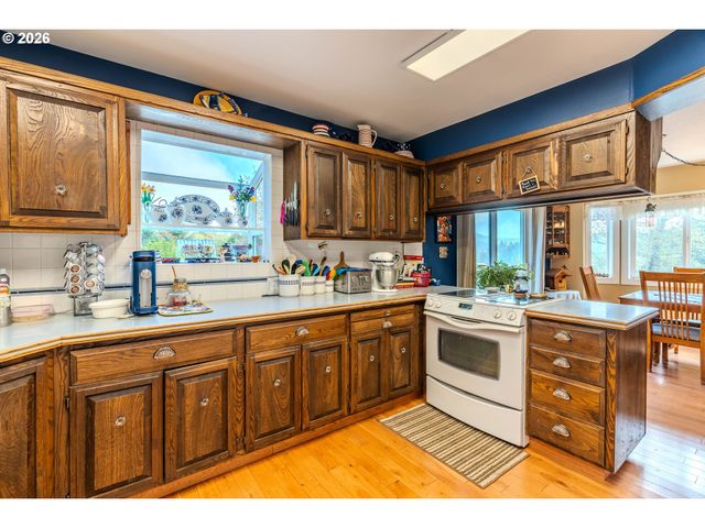 915 Se POUNDER Rd, Corbett, OR 97019