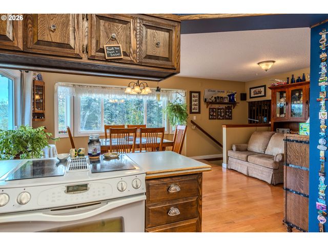 915 Se POUNDER Rd, Corbett, OR 97019