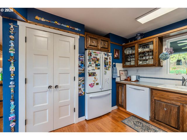 915 Se POUNDER Rd, Corbett, OR 97019