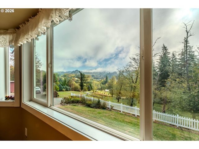 915 Se POUNDER Rd, Corbett, OR 97019