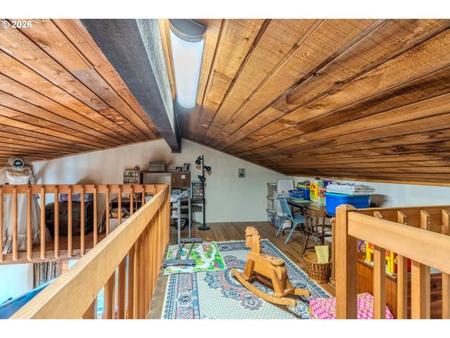 915 Se POUNDER Rd, Corbett, OR 97019