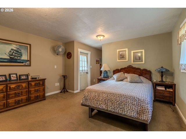 915 Se POUNDER Rd, Corbett, OR 97019