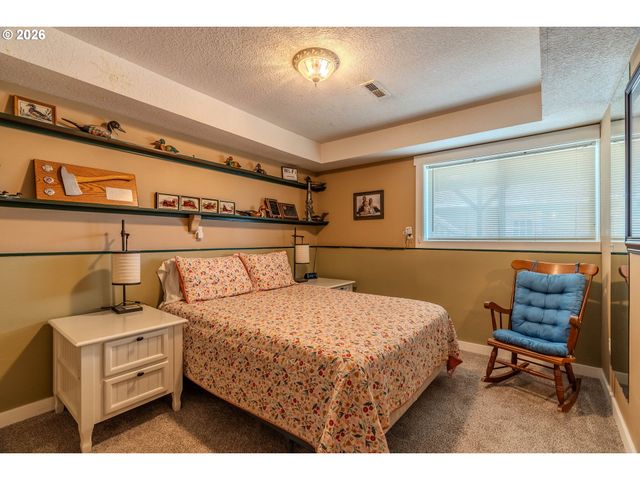 915 Se POUNDER Rd, Corbett, OR 97019