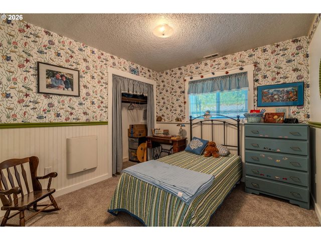 915 Se POUNDER Rd, Corbett, OR 97019
