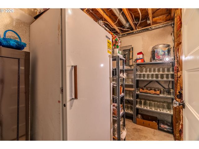 915 Se POUNDER Rd, Corbett, OR 97019