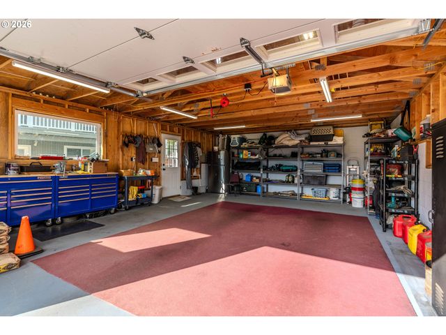 915 Se POUNDER Rd, Corbett, OR 97019