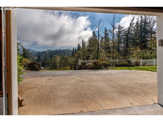 915 Se POUNDER Rd, Corbett, OR 97019